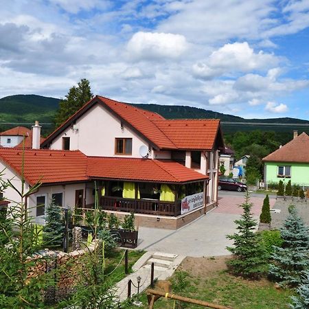 Andras Penzion Krásnohorské Podhradie Exterior foto