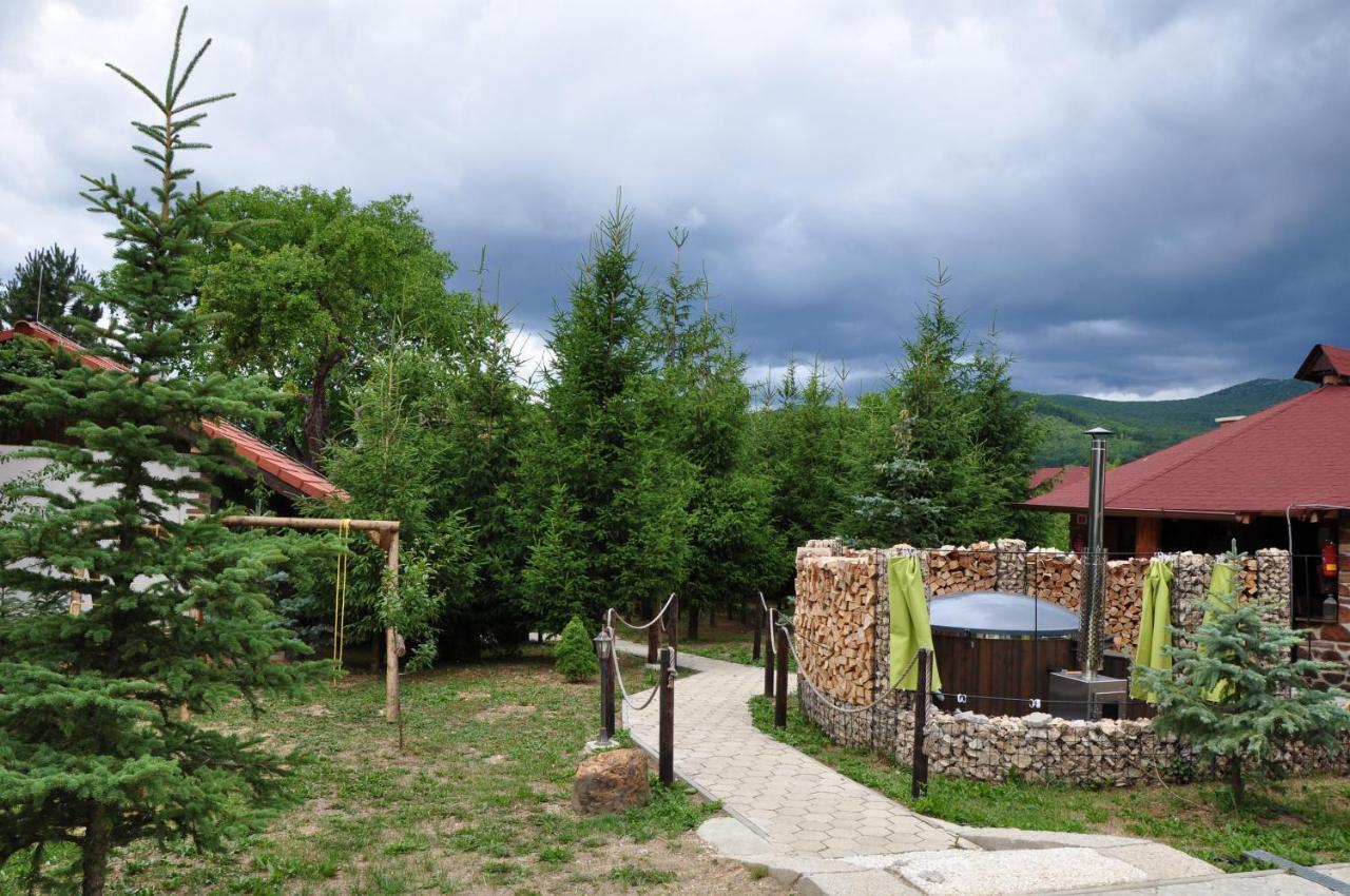 Andras Penzion Krásnohorské Podhradie Exterior foto